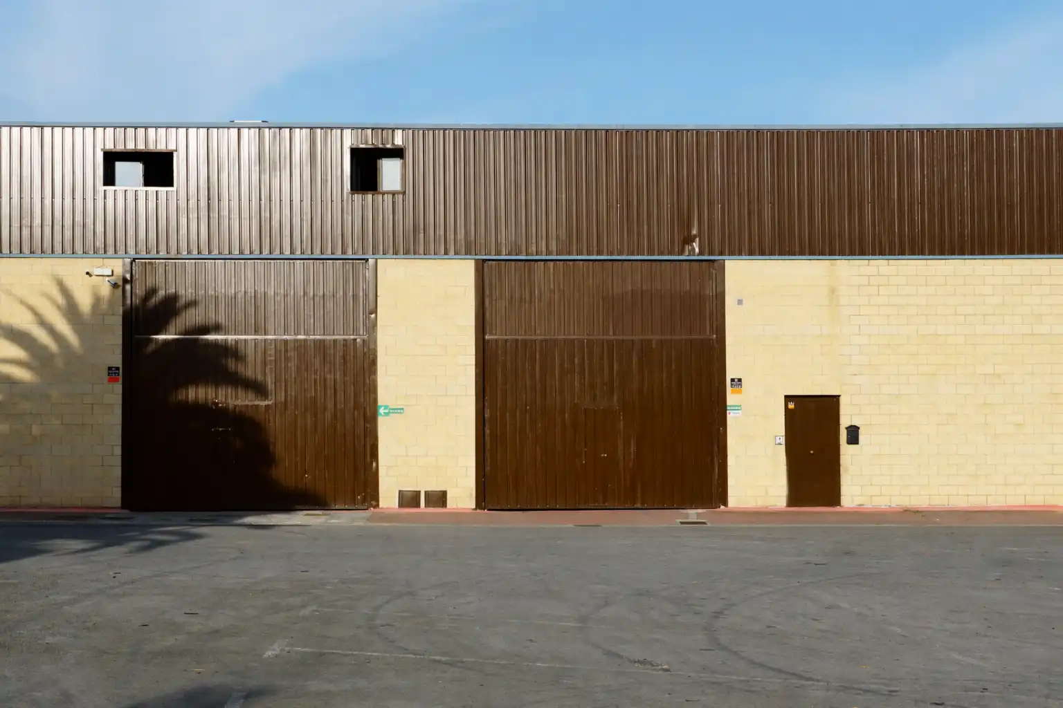 Exterior view of Industrial buildings for rent in Lemoa