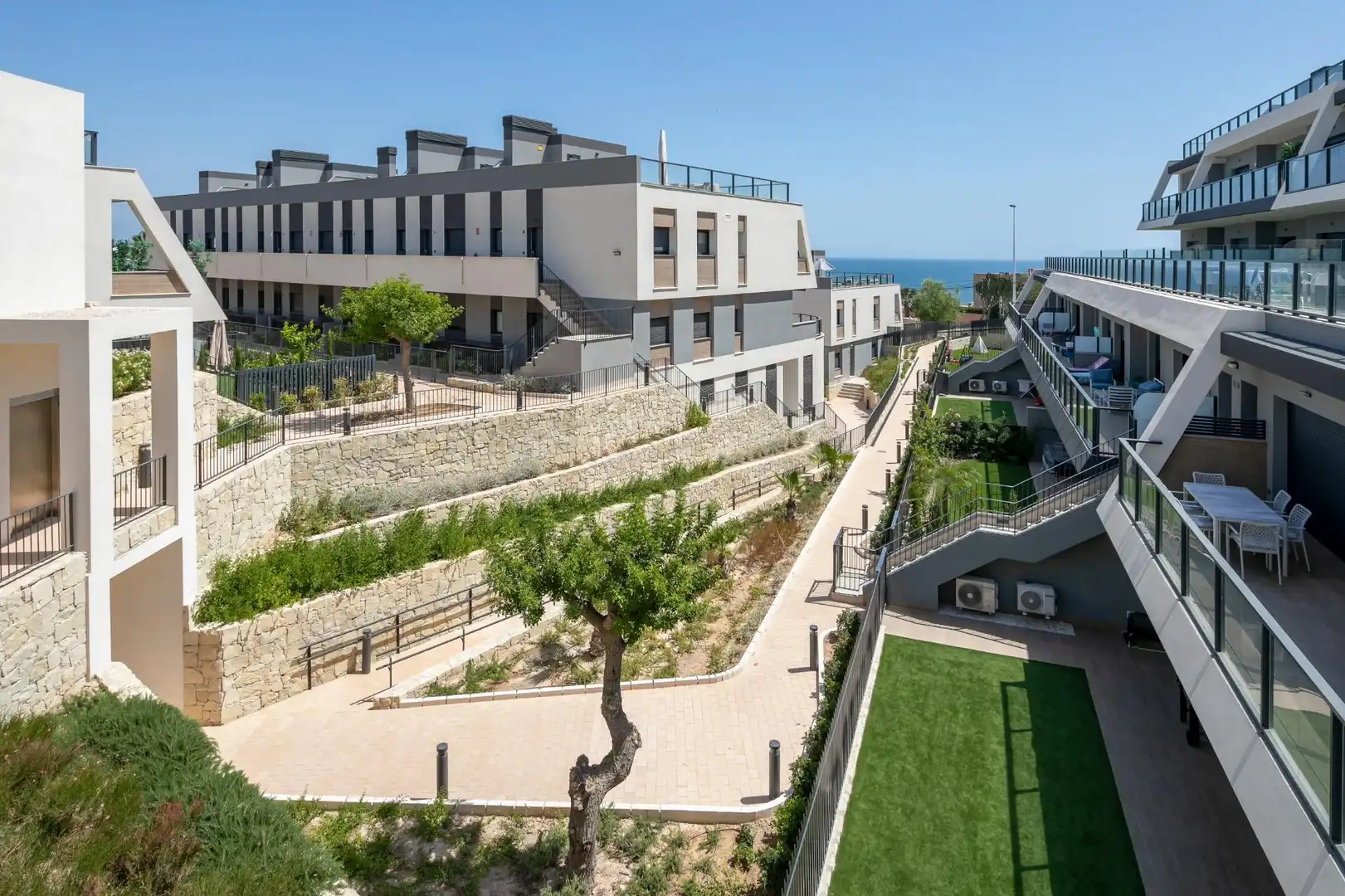 Außenansicht von Erdgeschoss zum Verkauf in Santa Pola mit Klimaanlage, Heizung und Privatgarten