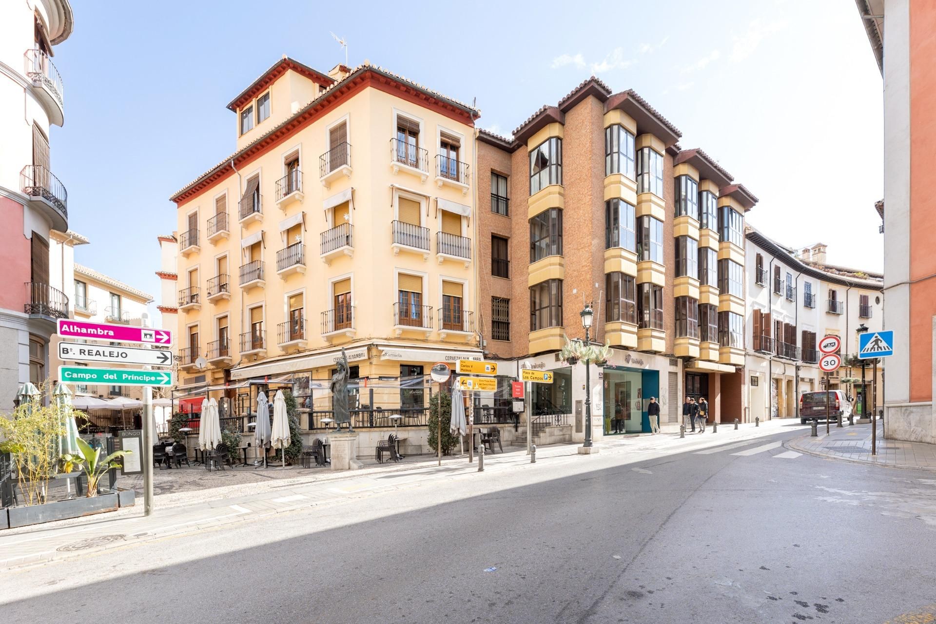Exterior view of Flat for sale in  Granada Capital  with Air Conditioner and Heating