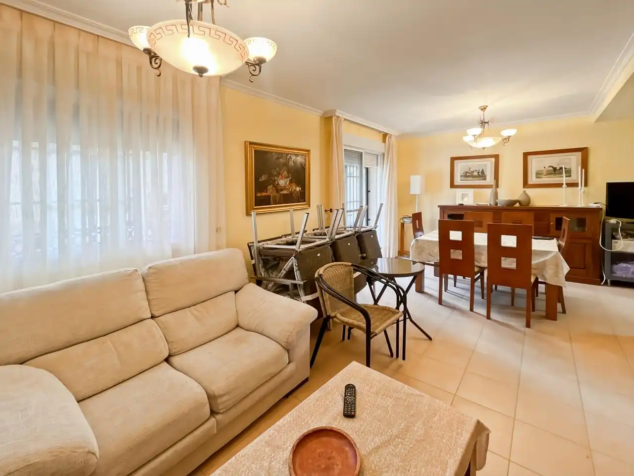 Sala d'estar de Casa adosada en venda en Valdelaguna amb Calefacció, Jardí privat i Terrassa