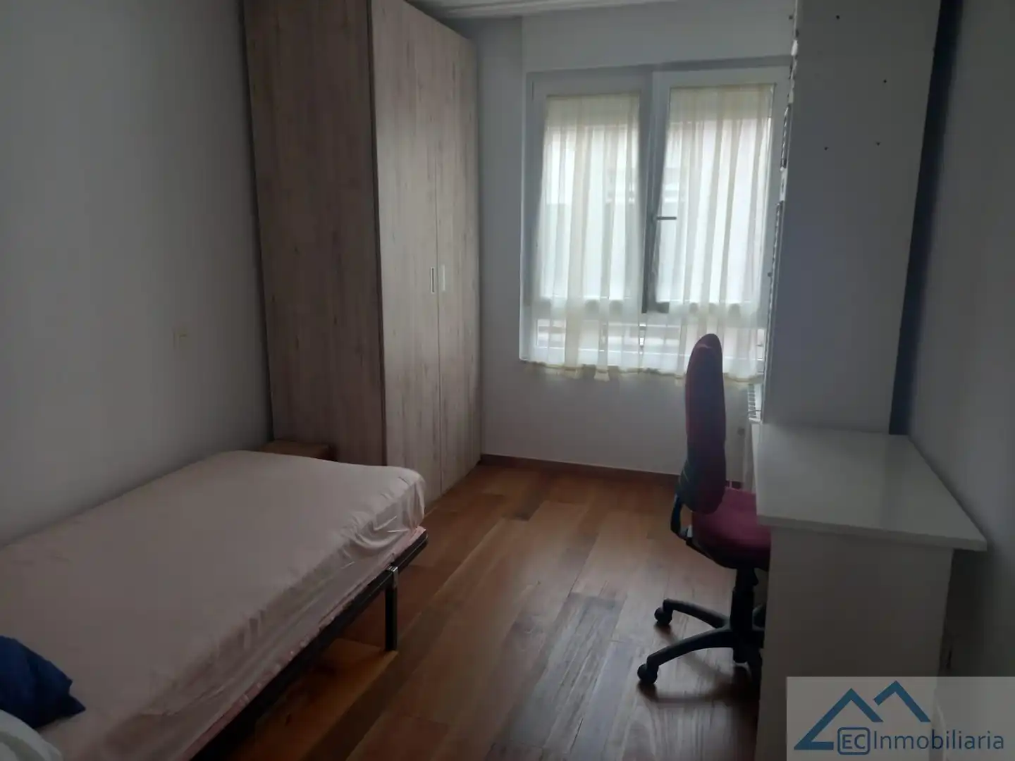 Schlafzimmer von Wohnung zur Miete in Santander mit Möbliert