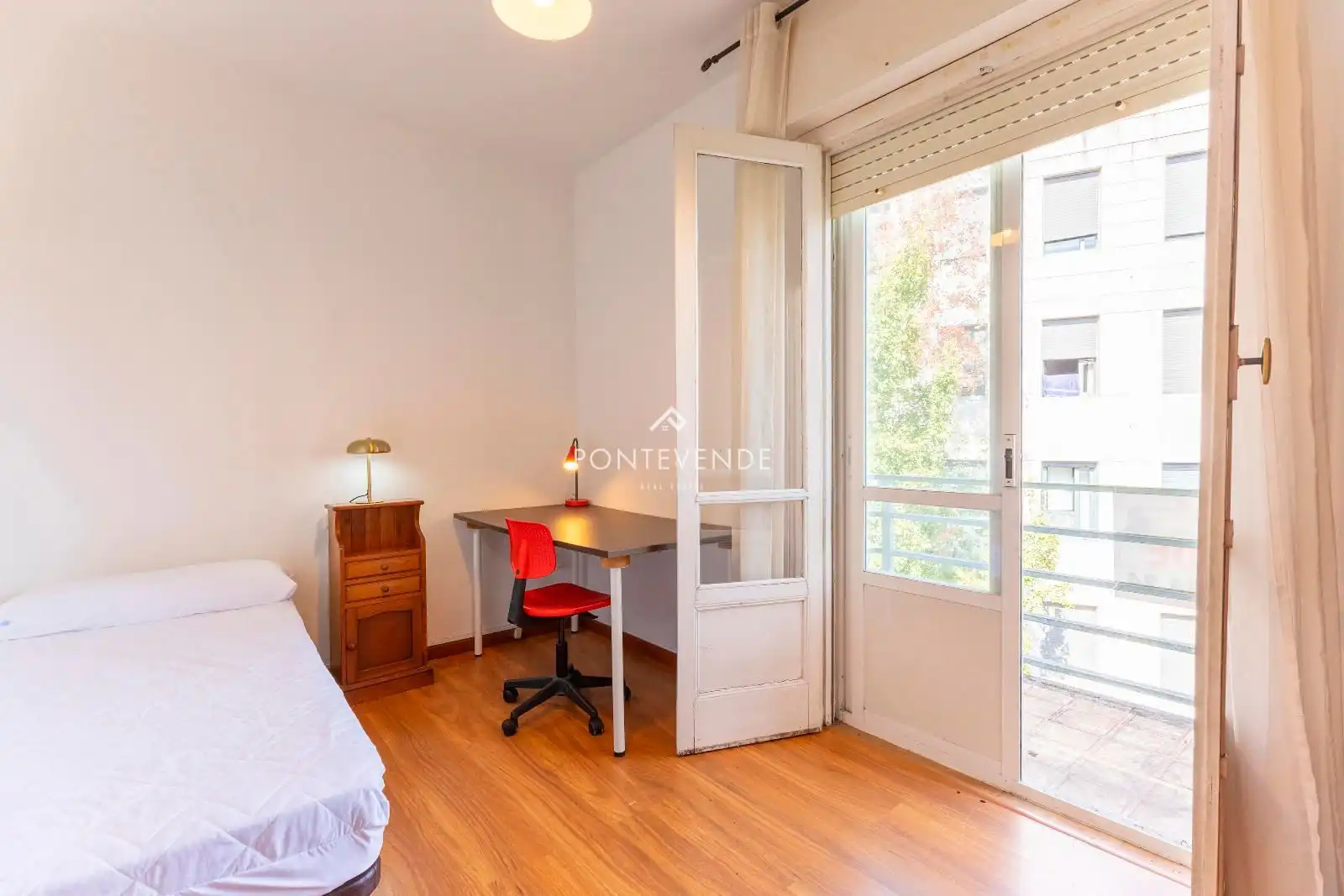 Bedroom of Flat for sale in Pontevedra Capital   with Heating, Terrace and Storage room