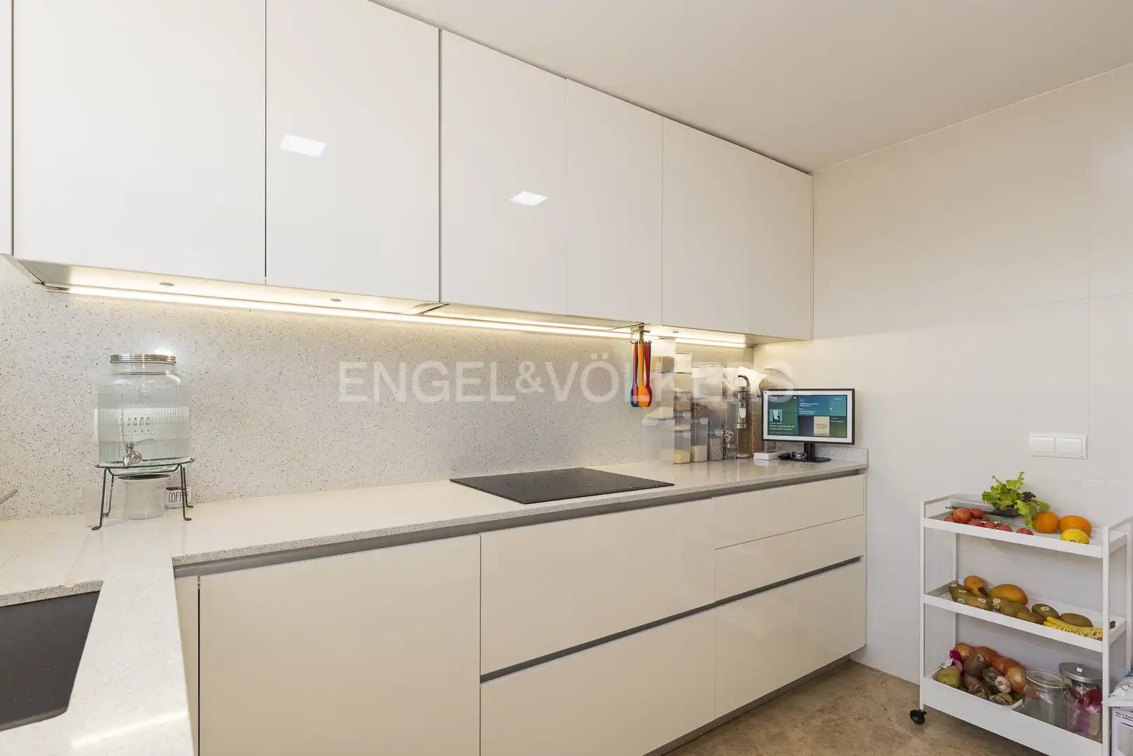 Kitchen of Attic for rent in Sitges  with Air Conditioner, Heating and Parquet flooring