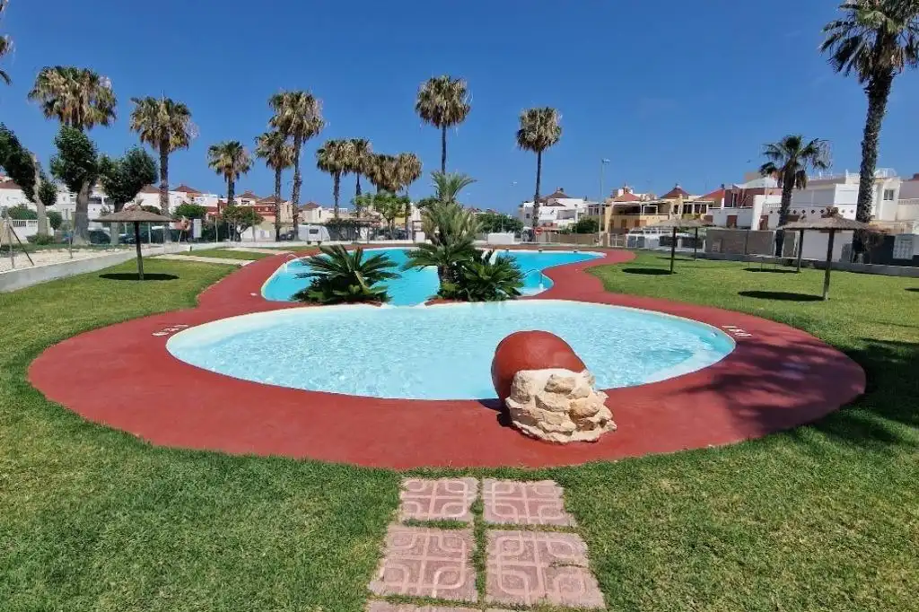 Piscina de Casa o xalet en venda en Orihuela amb Terrassa i Piscina comunitària