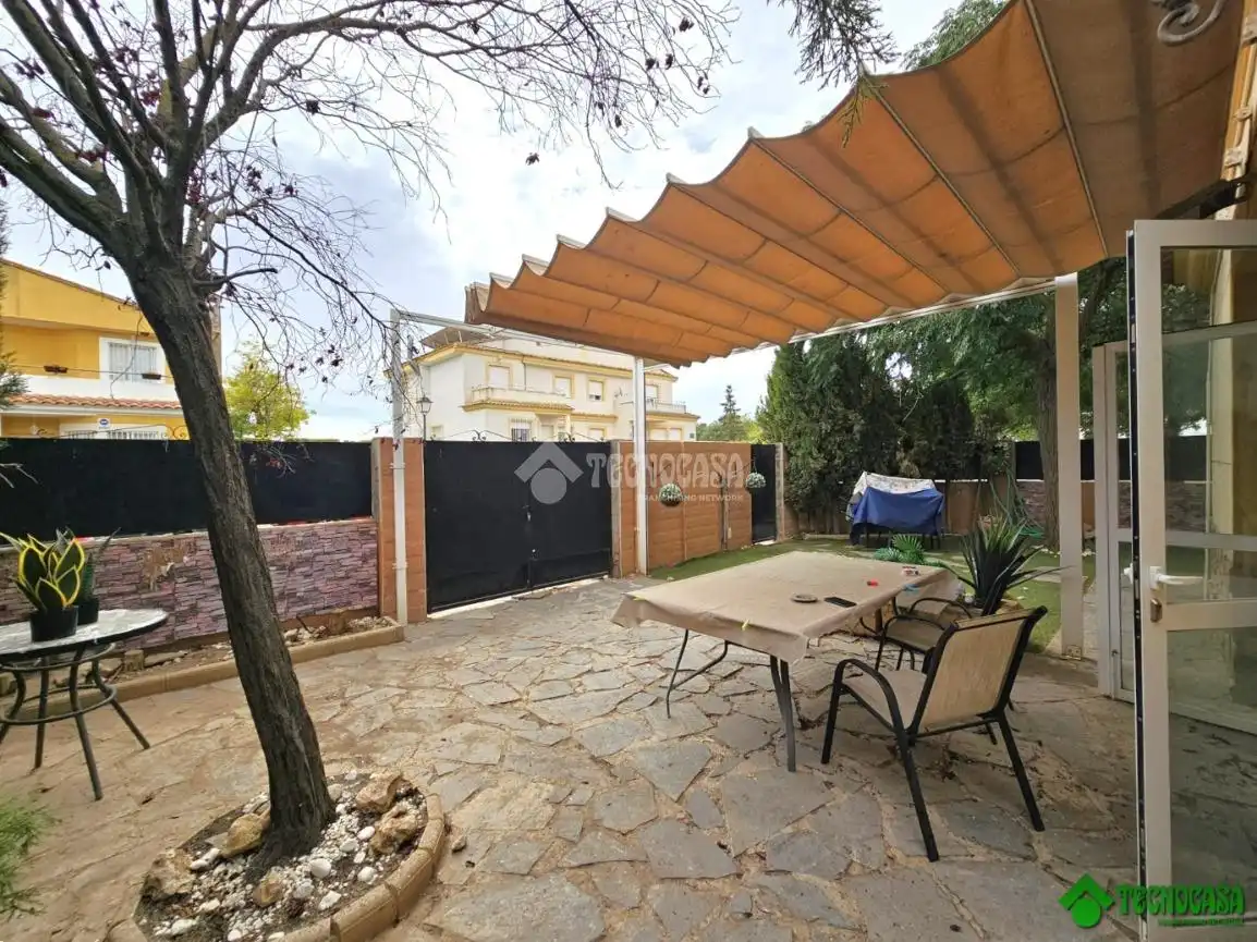 Casa adosada en venta en Pedanías - Extrarradio