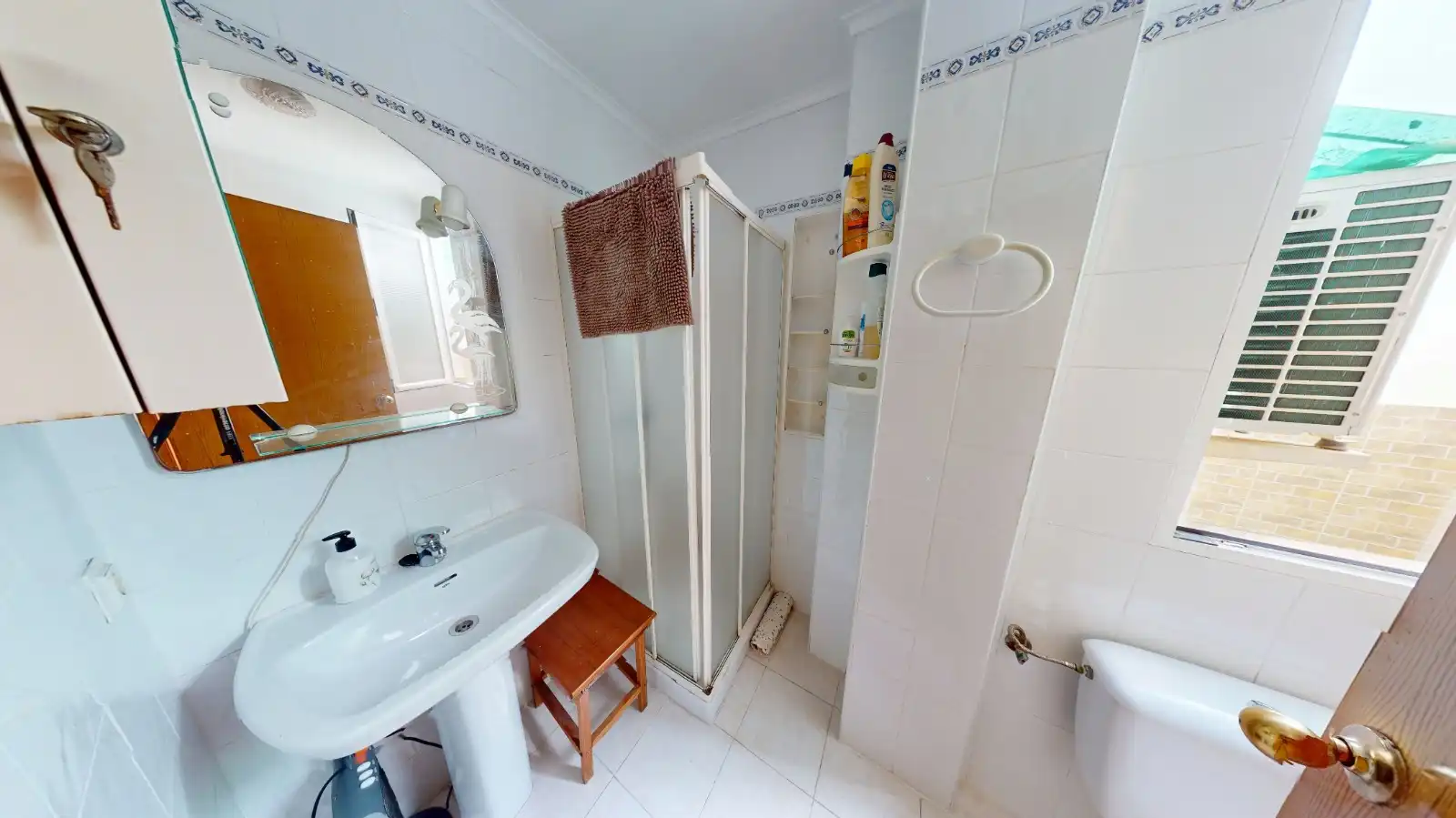 Badezimmer von Wohnung zum Verkauf in El Campello mit Abstellraum und Möbliert
