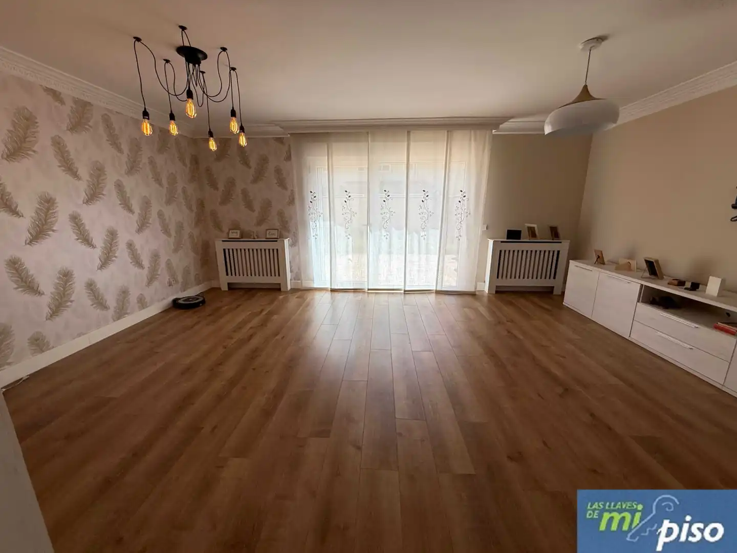 Sala d'estar de Casa adosada en venda en Cabezón de Pisuerga amb Calefacció, Jardí privat i Parquet