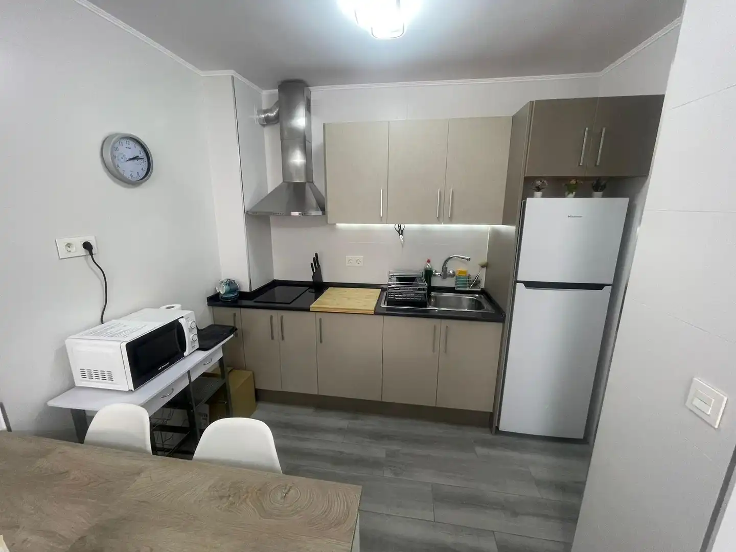 Cuina de Apartament de lloguer en Torrevieja amb Calefacció, Terrassa i Piscina