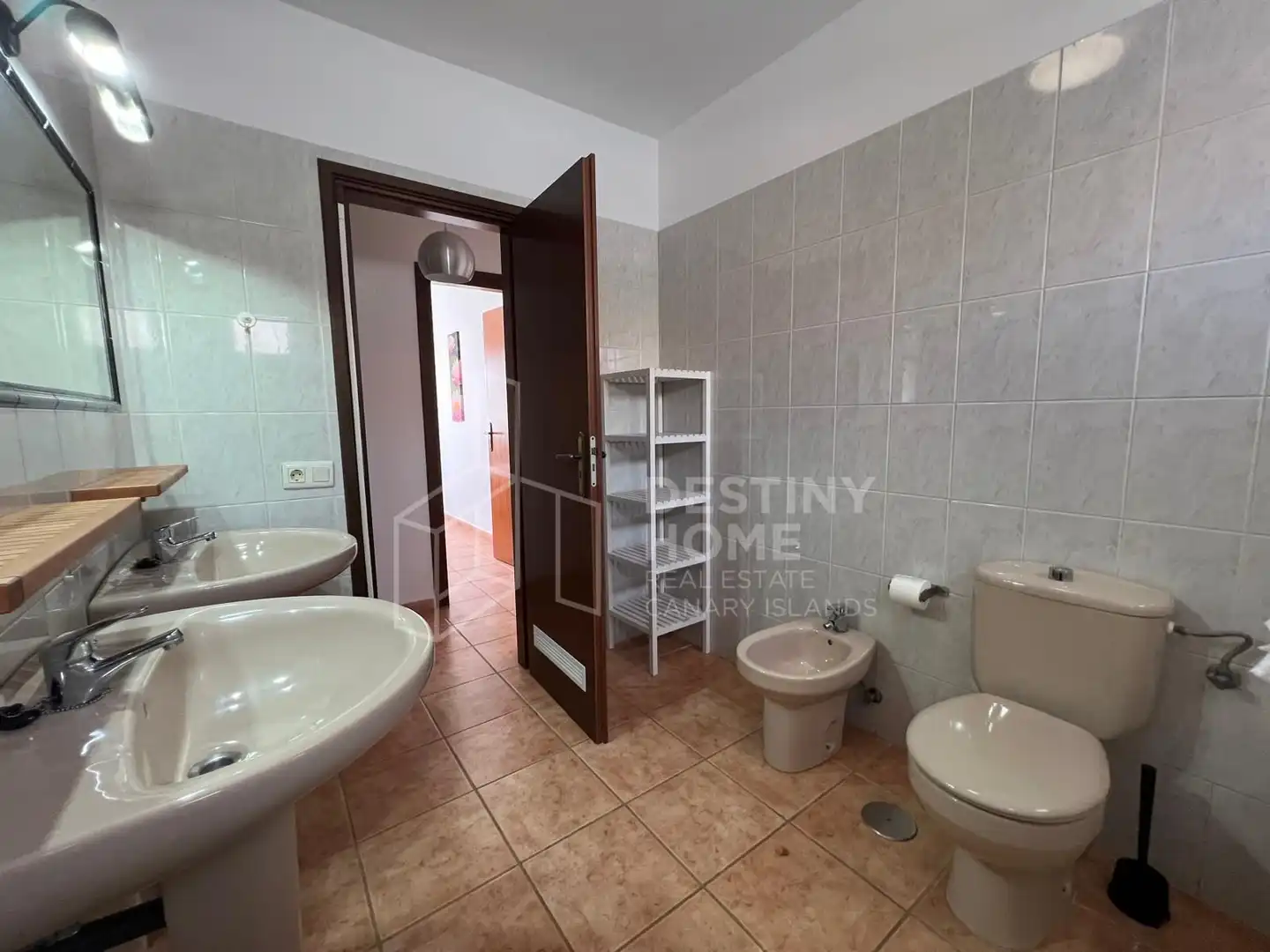 Bany de Casa o xalet en venda en La Oliva amb Jardí privat, Terrassa i Traster