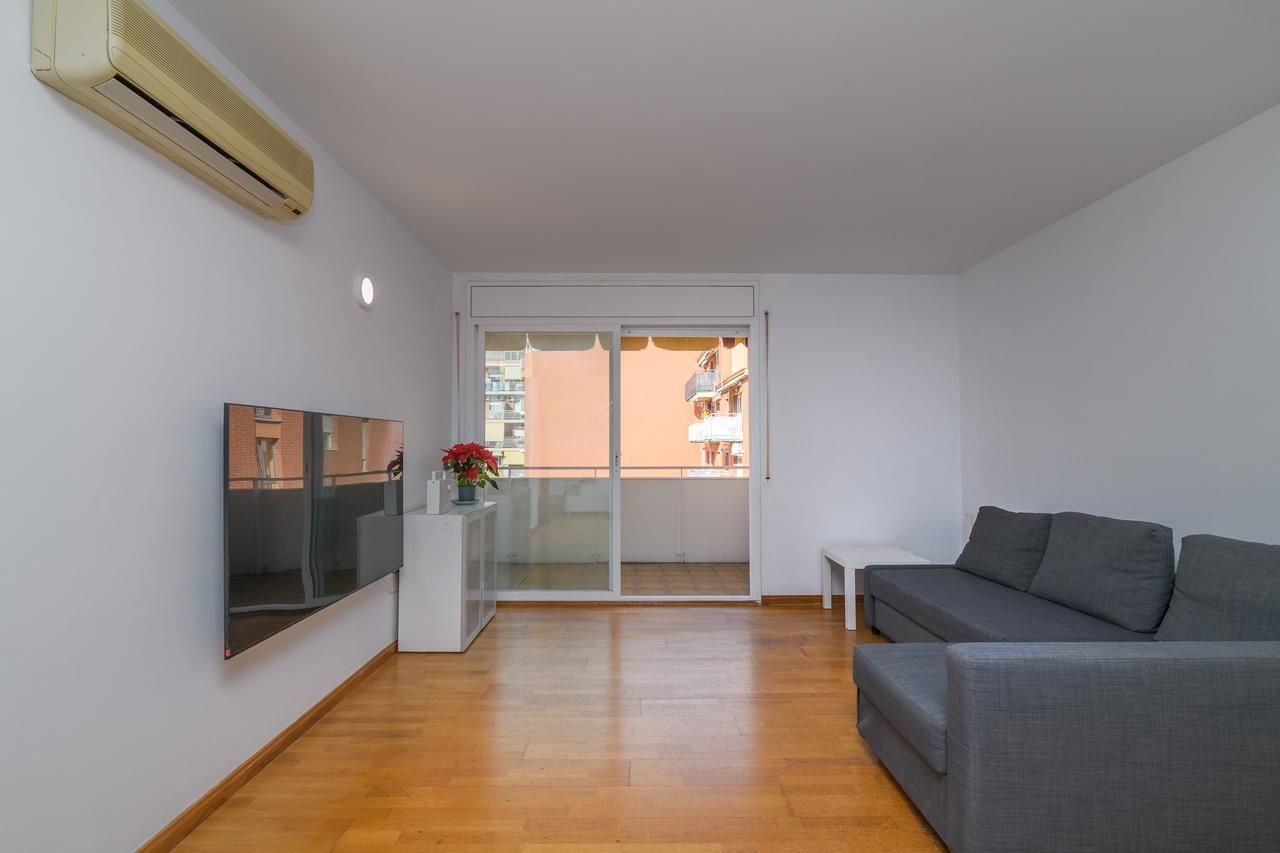 Sala d'estar de Dúplex en venda en Castelldefels amb Aire condicionat, Jardí privat i Parquet