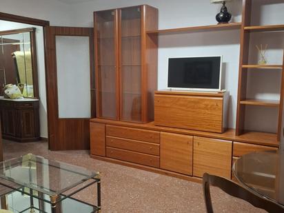 Living room of Flat to rent in  Granada Capital  with Heating, Terrace and Balcony
