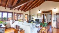 Sala d'estar de Casa o xalet en venda en Gijón  amb Calefacció, Terrassa i Traster