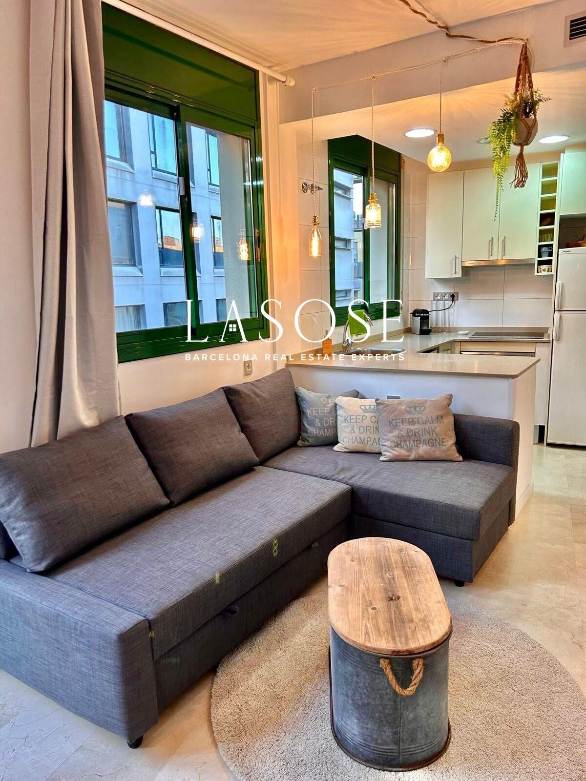 Living room of Flat to rent in  Barcelona Capital  with Air Conditioner, Heating and Balcony