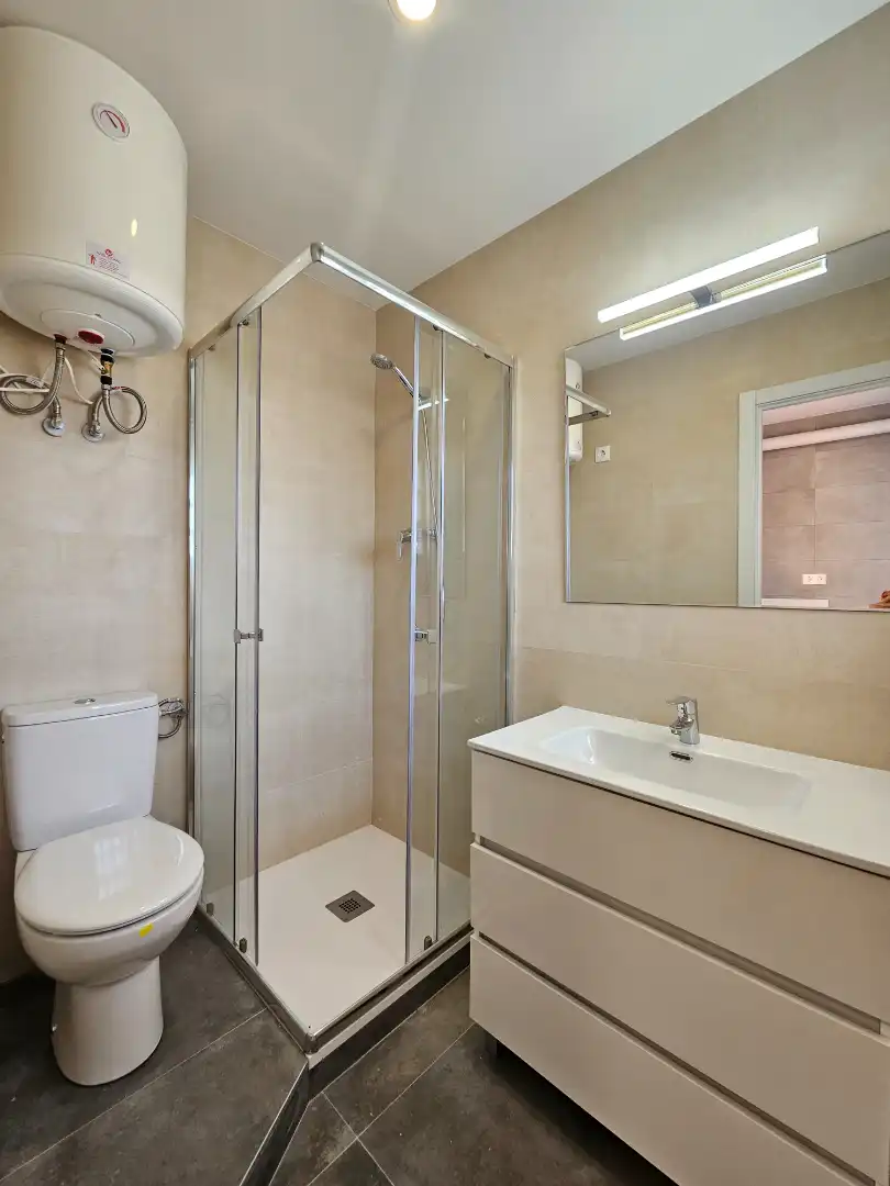 Badezimmer von Wohnung zum Verkauf in Torredembarra mit Ofen und Balkon