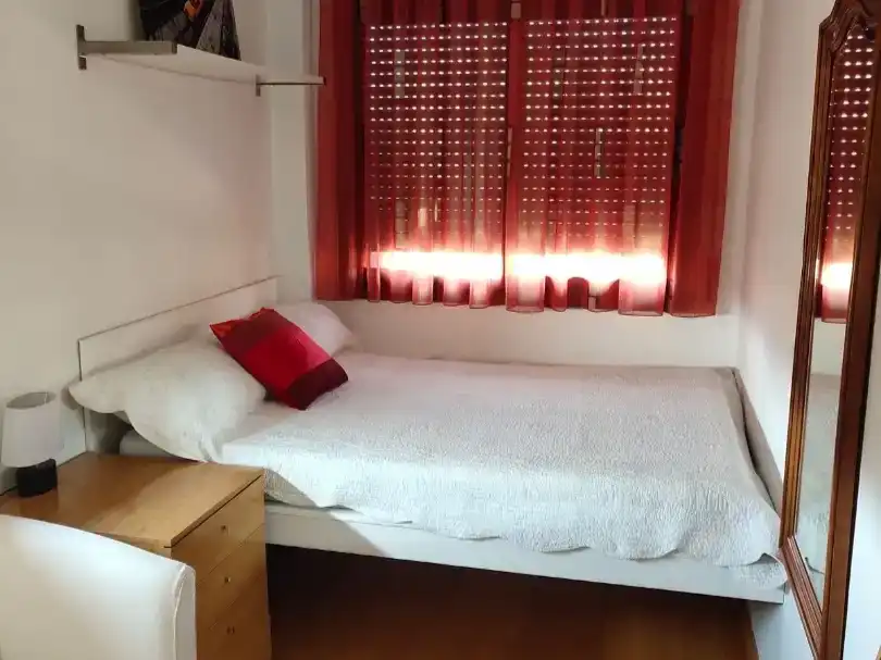 Schlafzimmer von Wohnung zur Miete in Palamós mit Klimaanlage, Parkett und Möbliert