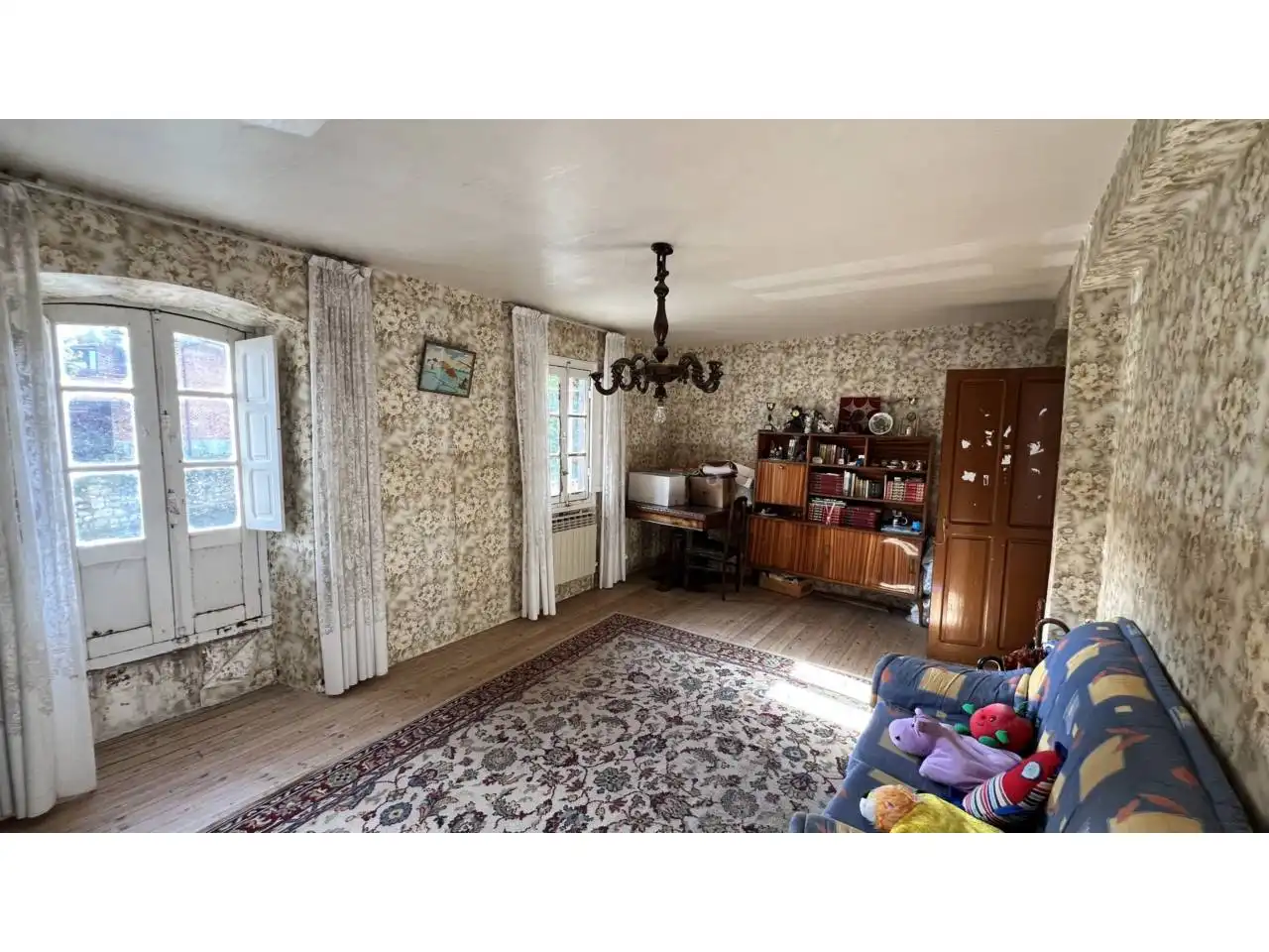 Sala d'estar de Casa o xalet en venda en Merindad de Montija amb Calefacció, Jardí privat i Terrassa
