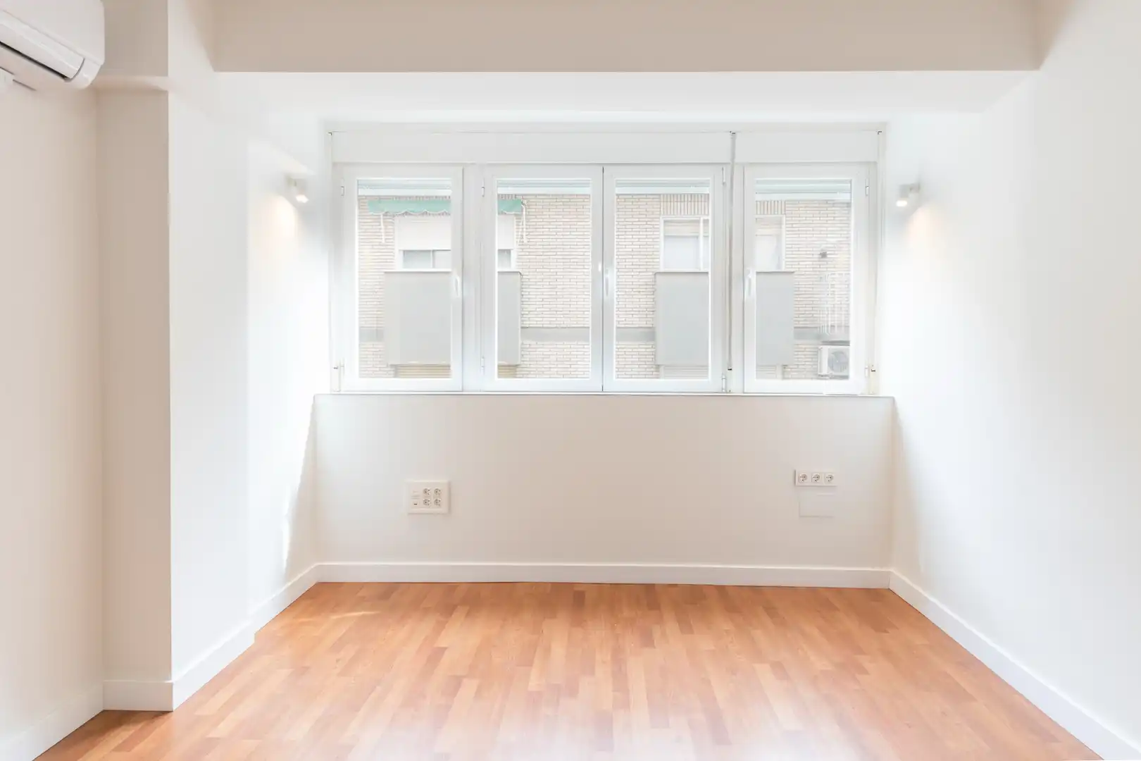 Flat for sale in Granada  with Air Conditioner, Heating and Parquet flooring