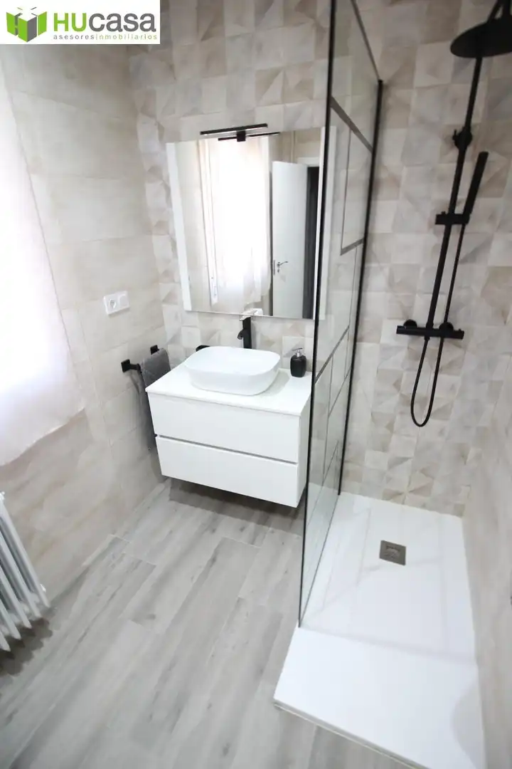 Baño de Piso de alquiler en Toledo con Aire acondicionado, Calefacción y Terraza