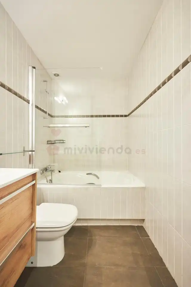 Bathroom of Duplexes for rent in Madrid  with Air Conditioner, Heating and Terrace