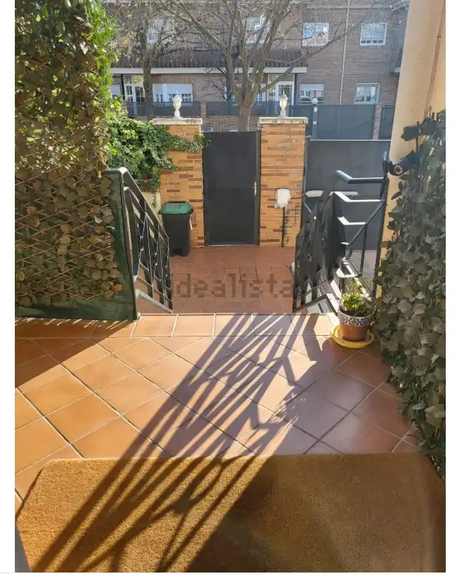 Vista exterior de Casa adosada en venda en Villaviciosa de Odón amb Aire condicionat, Calefacció i Jardí privat