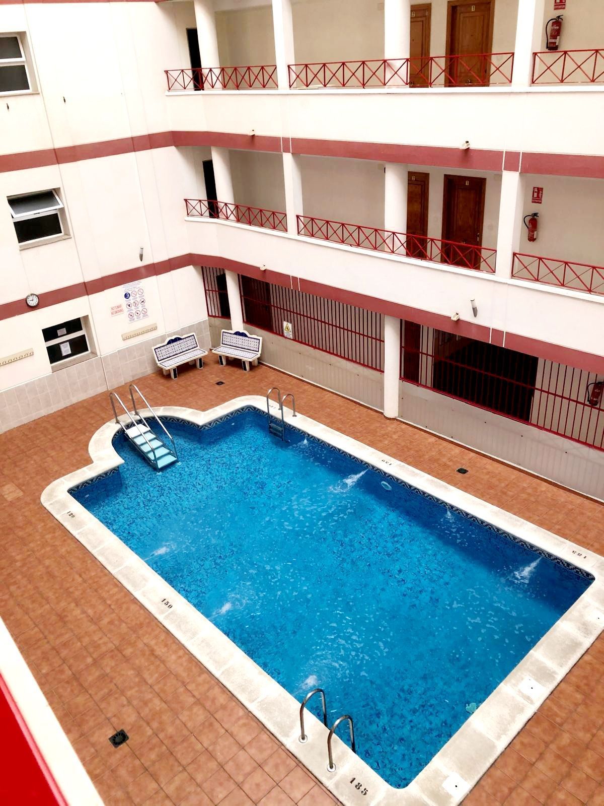 Piscina de Pis en venda en Torrevieja amb Aire condicionat, Calefacció i Terrassa
