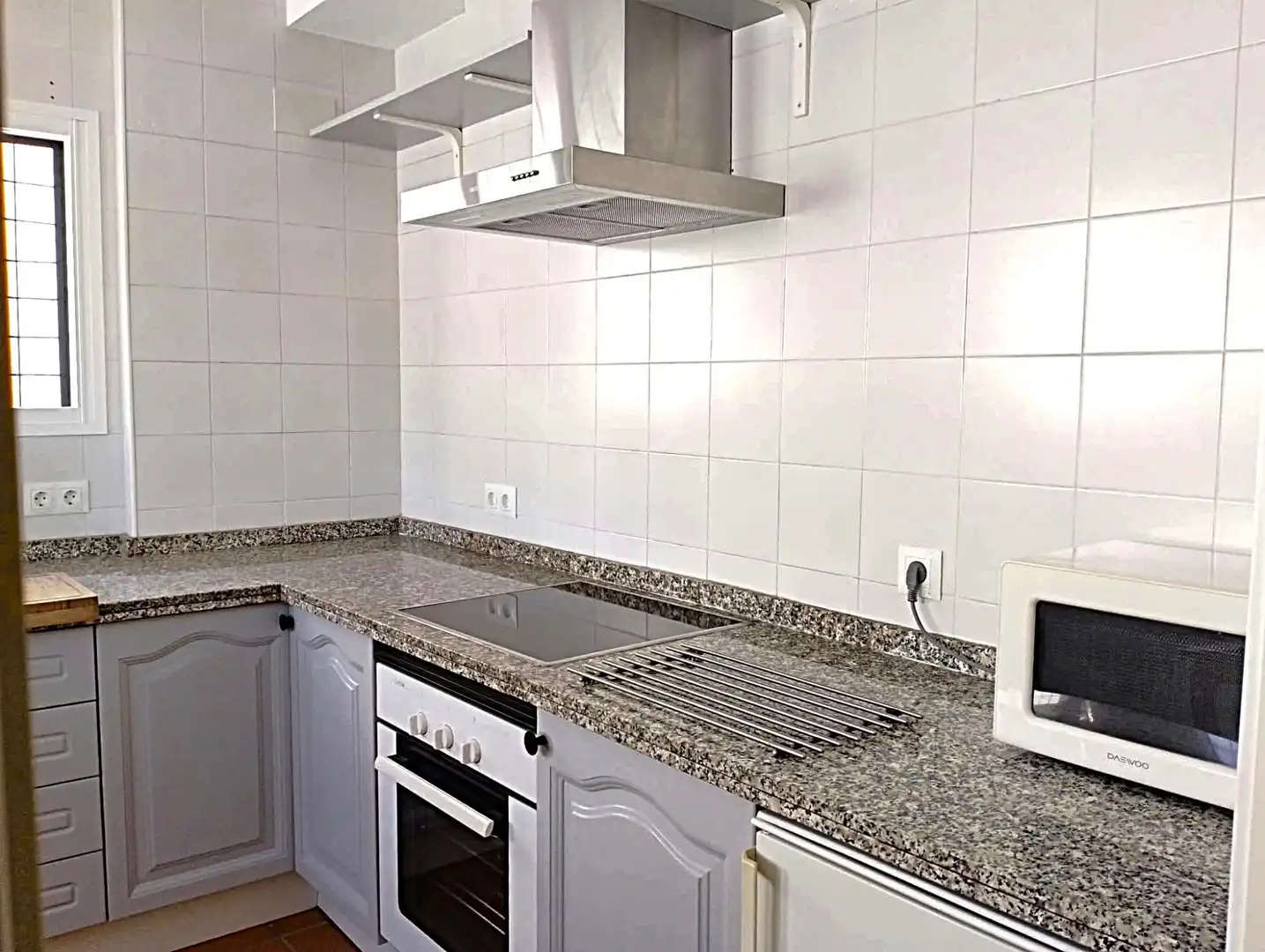 Küche von Wohnung zur Miete in Málaga mit Klimaanlage, Privatgarten und Terrasse