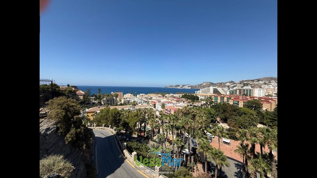 Vista exterior de Casa o xalet en venda en Almuñécar amb Terrassa i Moblat