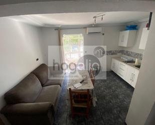 Sala d'estar de Pis de lloguer en  Sevilla Capital amb Aire condicionat, Terrassa i Moblat