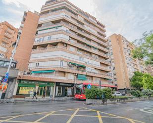 Vista exterior de Pis en venda en  Granada Capital amb Aire condicionat, Terrassa i Balcó