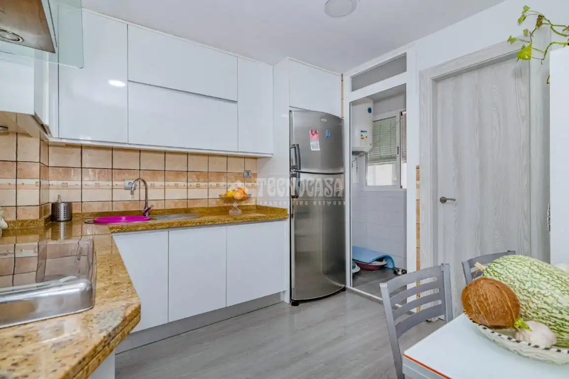 Kitchen of Flat for sale in Loja  with Air Conditioner, Parquet flooring and Balcony