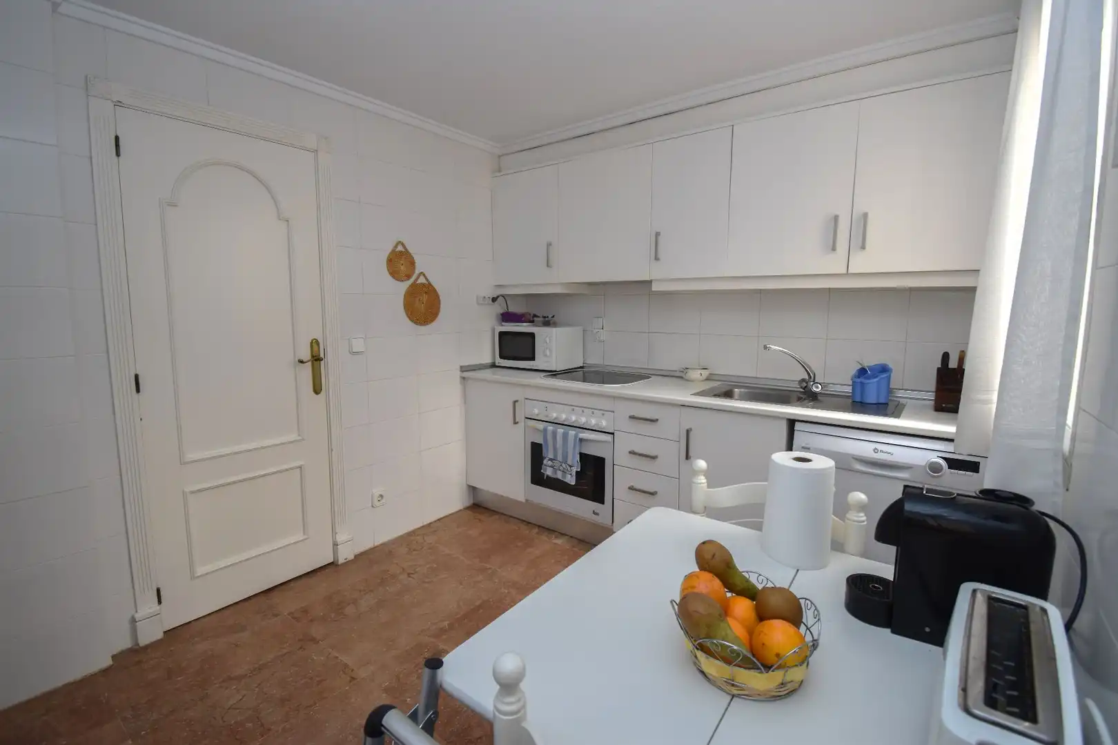 Cuina de Apartament de lloguer en Santa Pola amb Aire condicionat, Calefacció i Terrassa