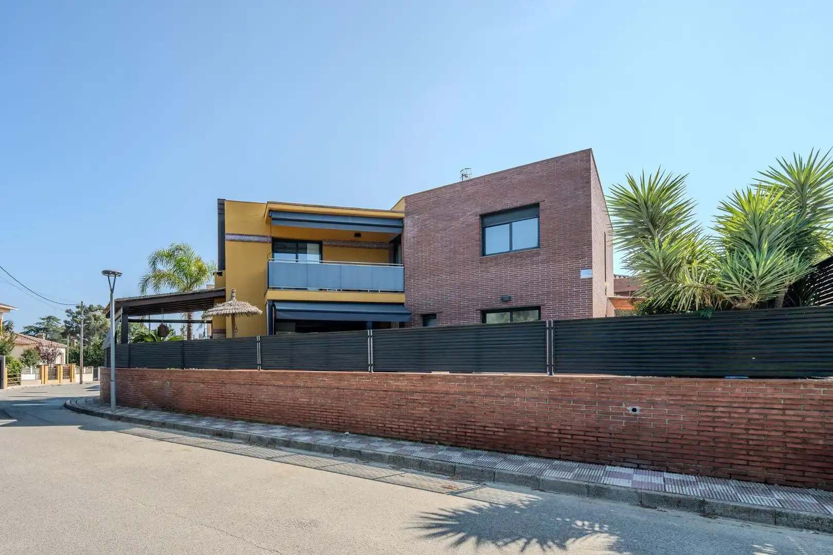 Vista exterior de Casa o xalet en venda en Lloret de Mar amb Calefacció, Jardí privat i Terrassa