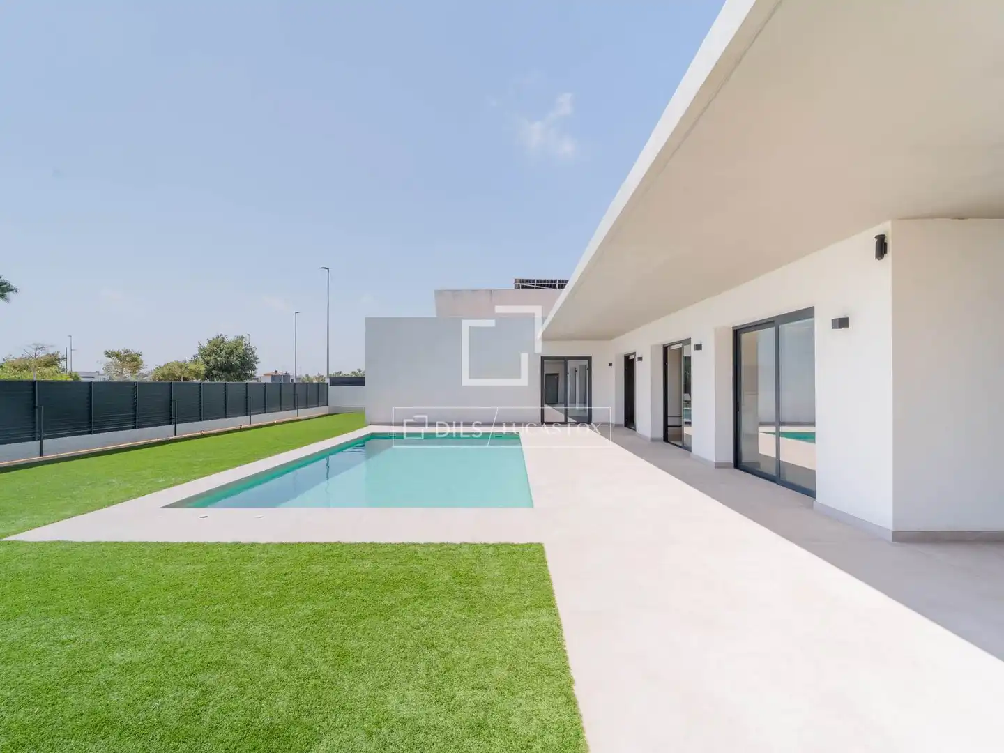 Piscina de Casa o xalet en venda en Burriana / Borriana amb Aire condicionat, Jardí privat i Traster