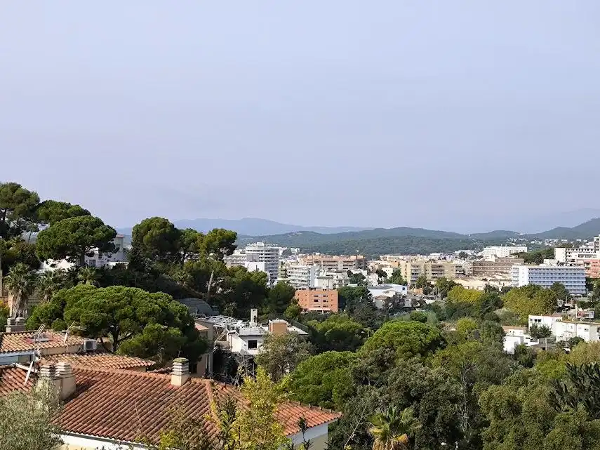 Vista exterior de Casa o xalet en venda en Lloret de Mar amb Calefacció, Terrassa i Traster