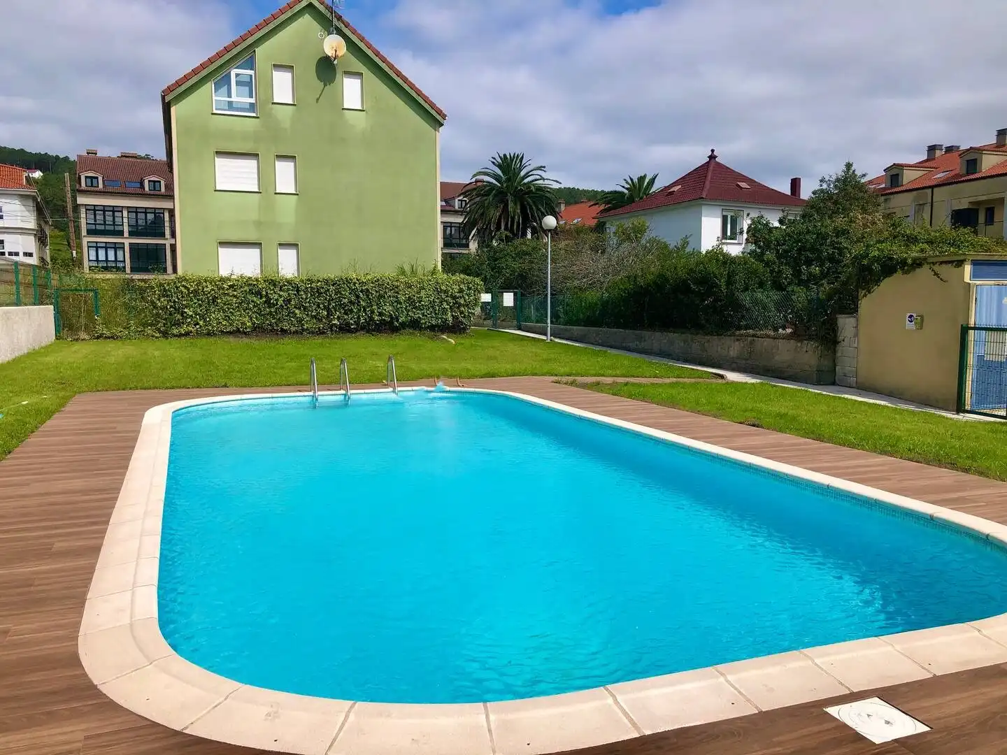 Schwimmbecken von Wohnungen zur Miete in Fisterra mit Abstellraum, Möbliert und Ofen
