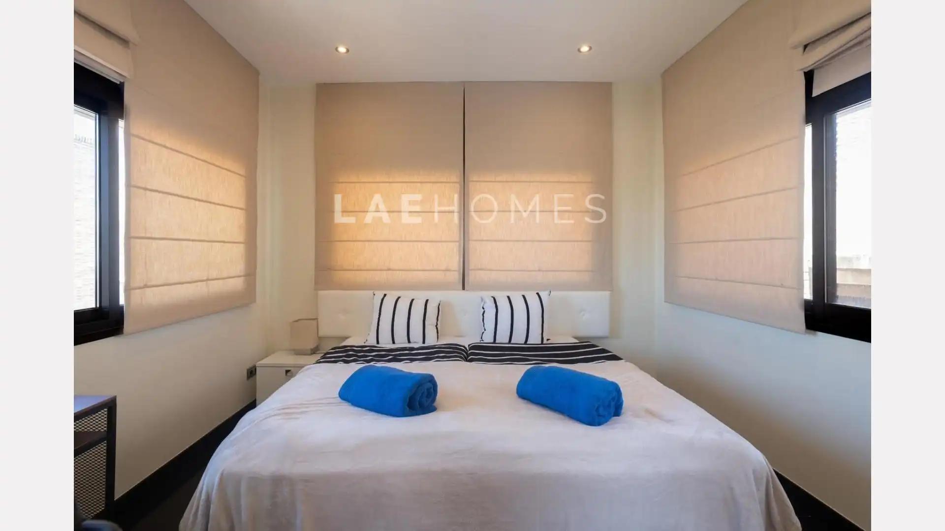 Schlafzimmer von Dachboden zum Verkauf in Estepona mit Privatgarten, Terrasse und Abstellraum