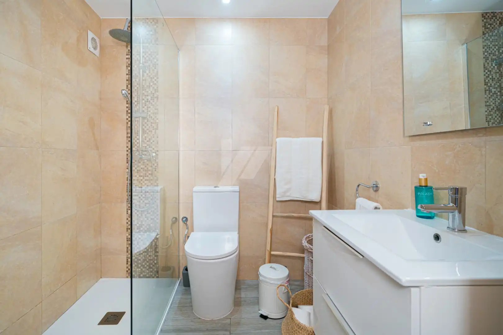 Bany de Apartament en venda en Moraira amb Aire condicionat, Calefacció i Jardí privat