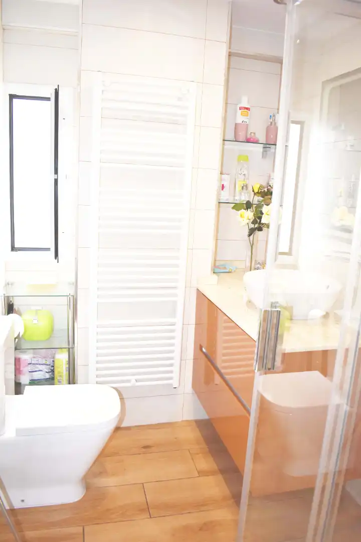 Bathroom of Flat for rent in Granada  with Air Conditioner, Heating and Furnished