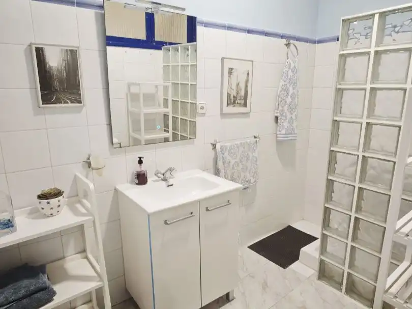 Badezimmer von Wohnung zur Miete in Las Palmas de Gran Canaria mit Möbliert, Waschmaschine und Mikrowelle