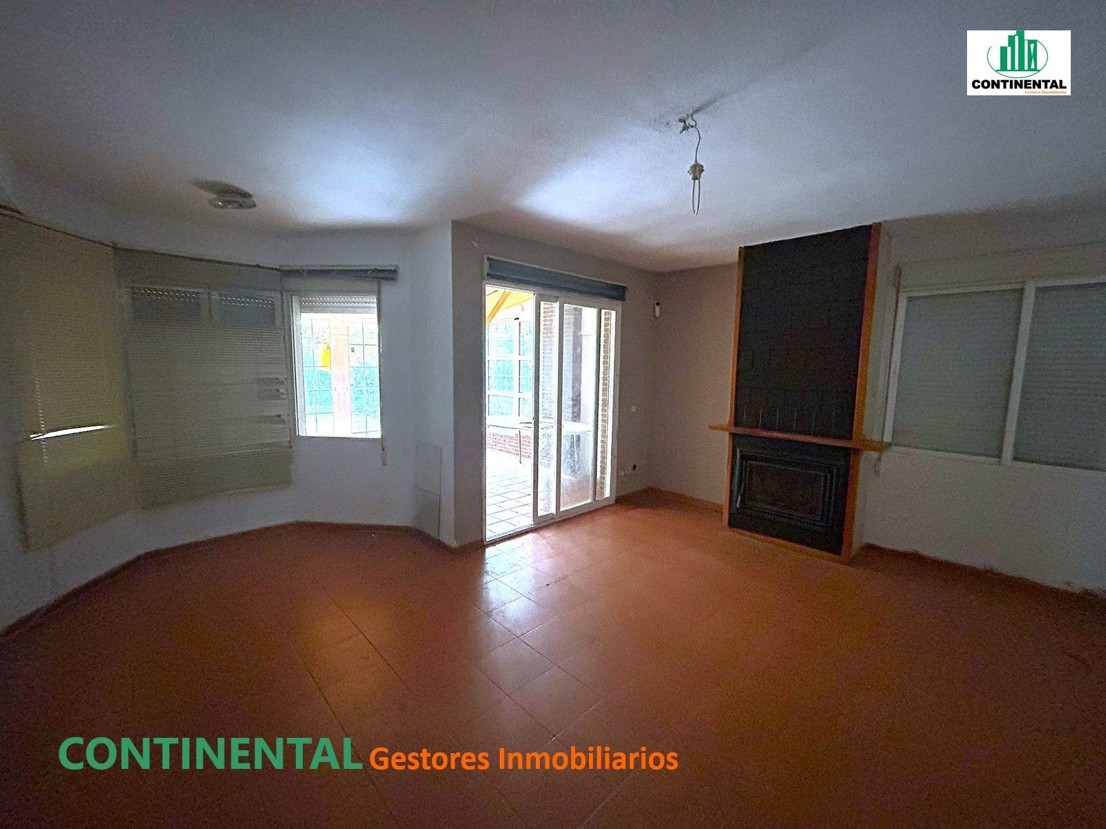 Sala d'estar de Casa adosada en venda en Moralzarzal amb Calefacció, Jardí privat i Terrassa