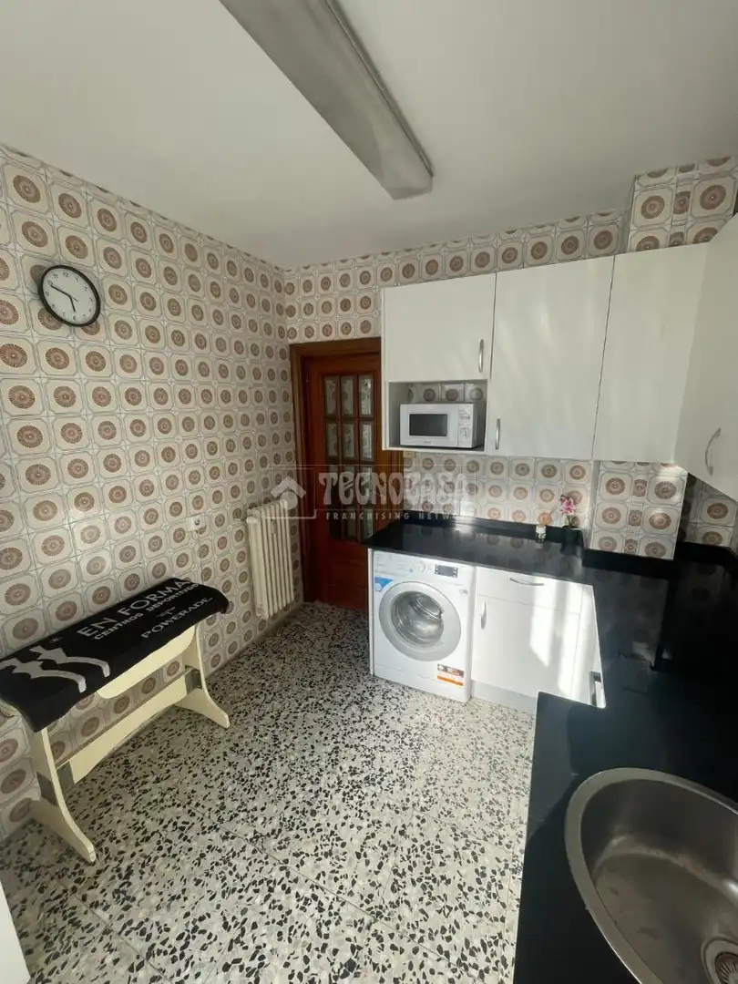 Cocina de Piso de alquiler en Palencia con Balcón