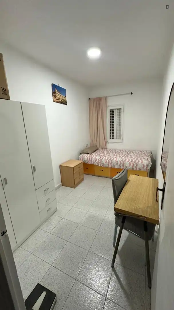 Dormitori de Apartament per a compartir en  Barcelona Capital amb Moblat, Forn i Rentadora
