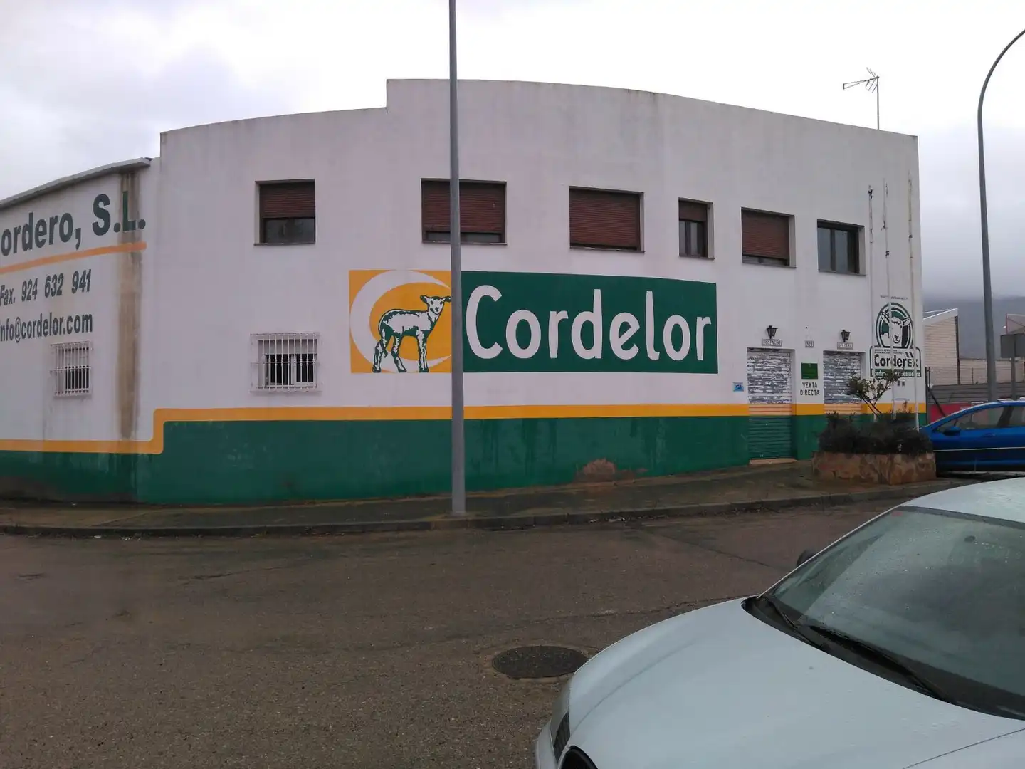 Vista exterior de Nau industrial en venda en Cabeza del Buey