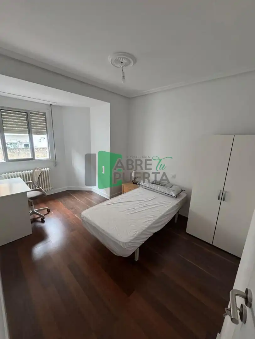 Habitación de Piso de alquiler en Ourense Capital  con Calefacción y Amueblado
