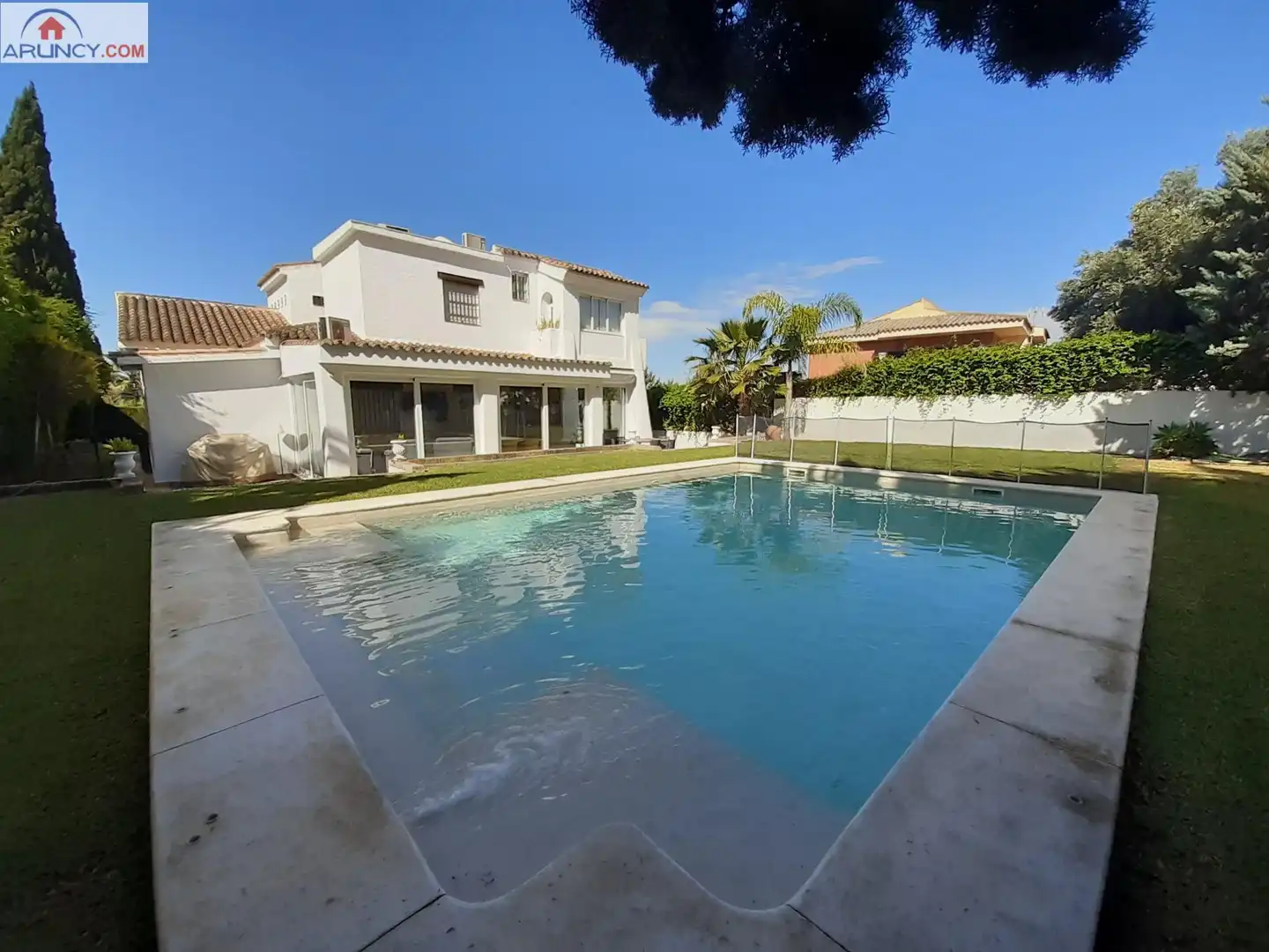 Piscina de Piso de alquiler en Montequinto con Aire acondicionado, Jardín privado y Terraza