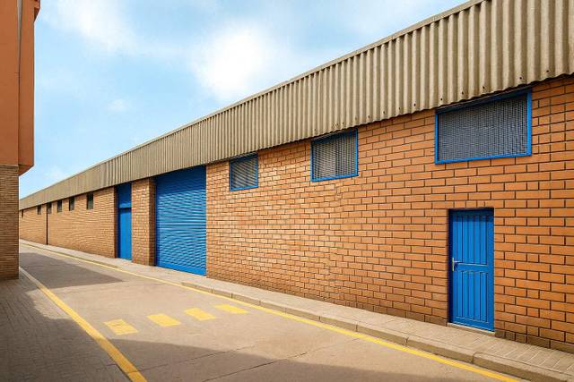 Nave industrial en Venta en Riu Nord