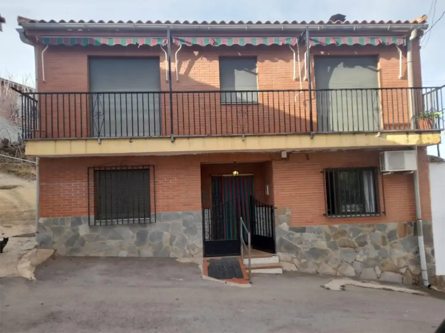 Vista exterior de Casa o xalet en venda en Alquife amb Jardí privat, Moblat i Forn