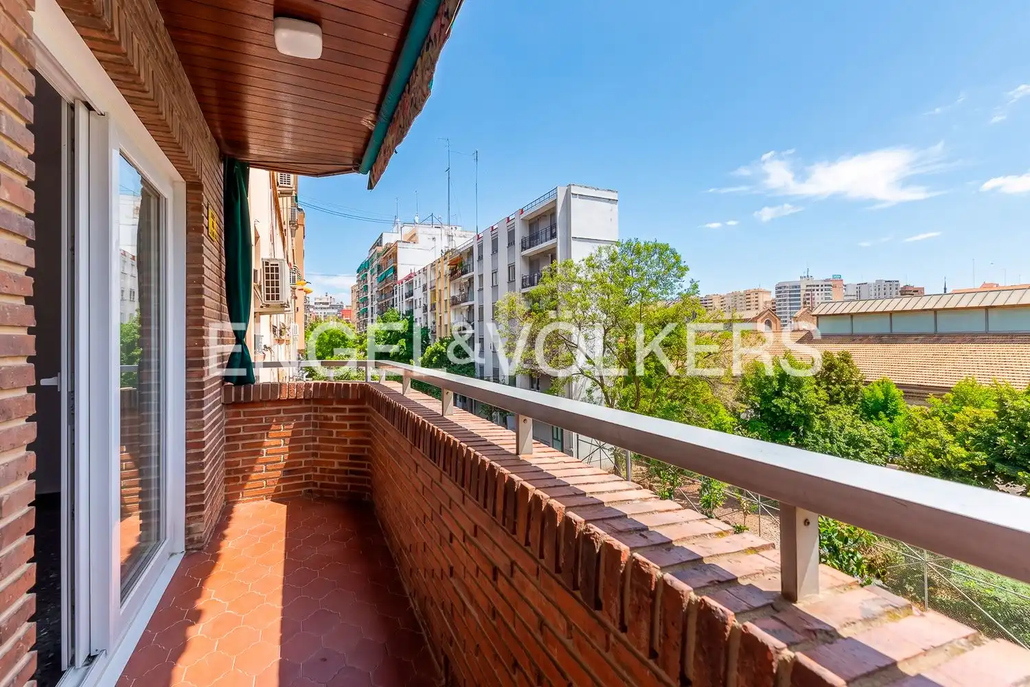 Vista exterior de Piso de alquiler en Valencia con Calefacción y Balcón