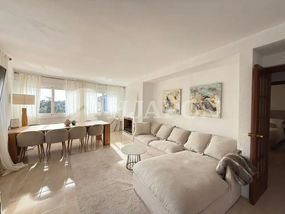 Sala de estar de Casa o chalet en venta en Alella con Aire acondicionado, Calefacción y Jardín privado