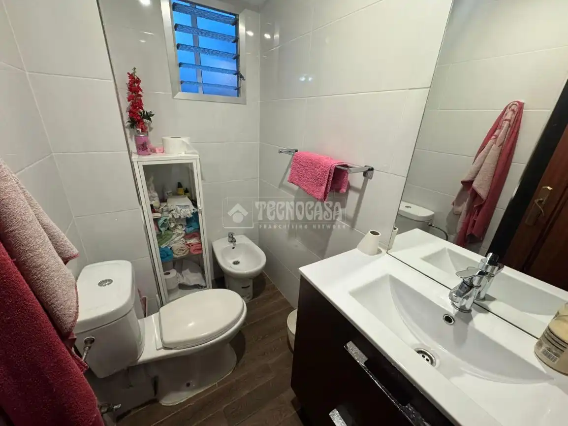 Baño de Piso en venta en Valencia con Calefacción, Amueblado y Balcón